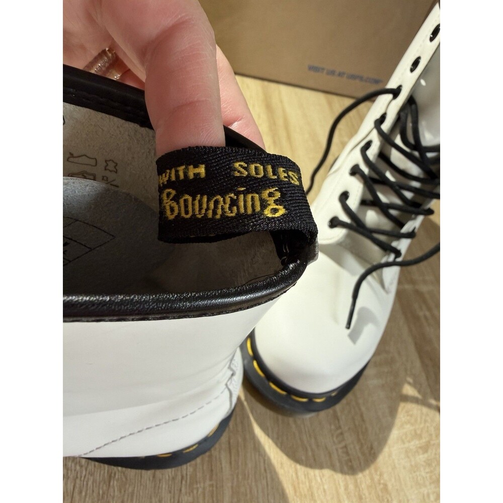 Doc Martens 1460 White AirWair Boots Womens 8 Leather Combat Lace Up Chunky - Picture 5 of 13